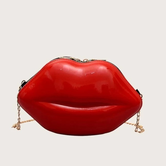 Lip Shape Red Chain Crossbody/Shoulder Bag - Picture 2 of 6